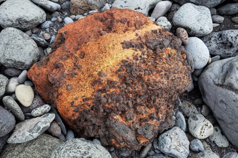 Coloured lava sphere