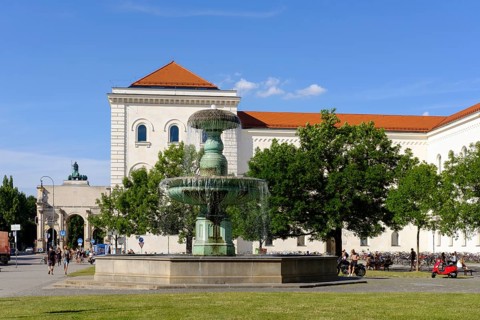 Ludwig Maximilian University and Victory Gate