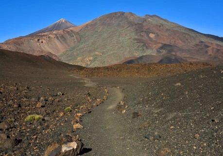 Hiking trail to Pico del Teide and Pico Viejo