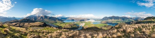 View on Lake Wanaka and mountains