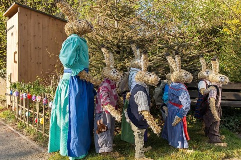 Easter bunnies as straw dolls