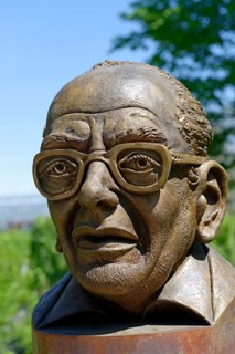 Monument to Prof. Dr. Richard Hansen