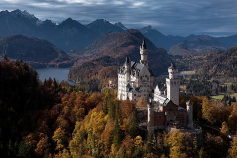 Schoss Neuschwanstein in autumn