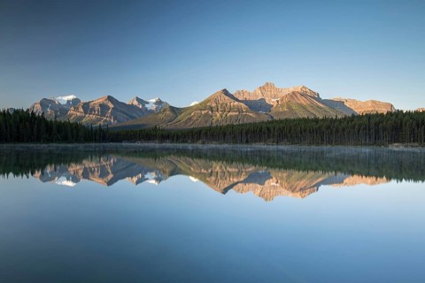 Herbert Lake with morning atmosphere