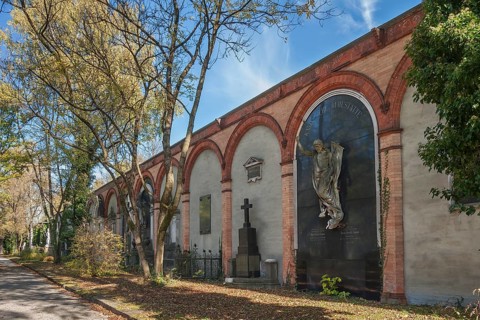 Gravesites at the Eastern Wall