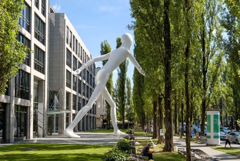 Walking Man sculpture by Jonathan Borofsky in front of insurance company Munich Re