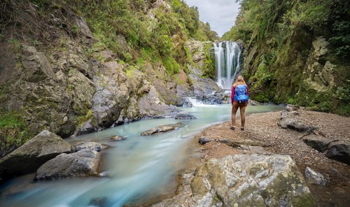 Hiker in front of Piroa Waterfall