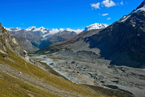 Trough-shaped ground moraine