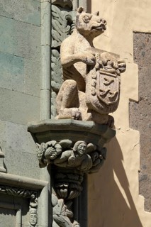 Dog sculpture at Columbus House