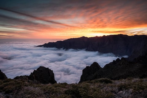Sunset at the Pico de la Nieve summit at the crater rim