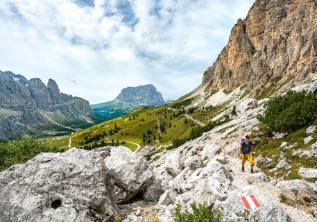 Hikers on the circular trail around the Sella Group