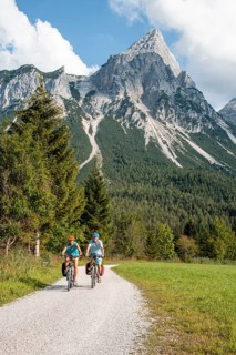 Cyclist with mountain bikes