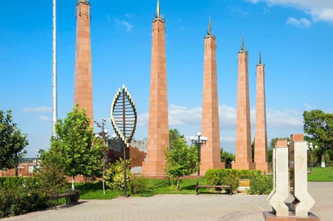 Granite obelisks and lamp posts
