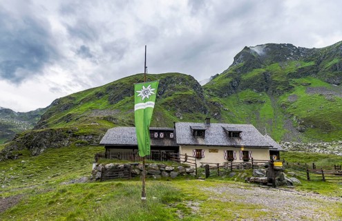 Landawirseehutte with Alpine Club flag