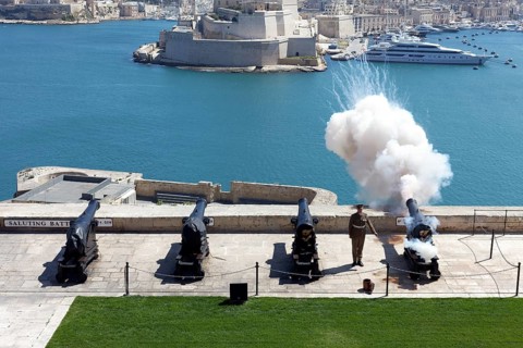 Saluting Battery