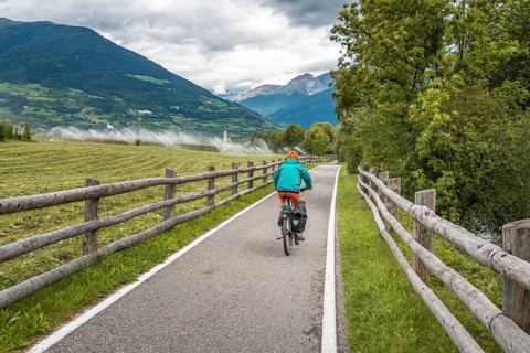 Cyclist with mountain bike