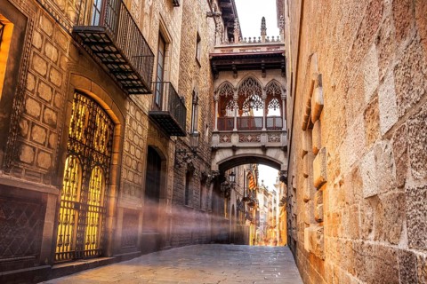 Bridge between buildings in Barri Gotic quarter