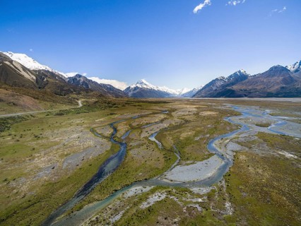 Wide river bed of the Tasman River