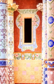 Window with columns on balcony of Palau de la Musica