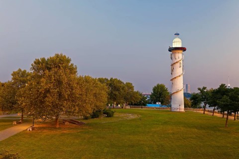 Lighthousehouse