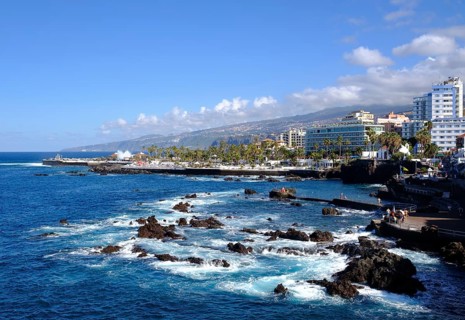 Playa de San Telmo and seawater pool Lago Martianez