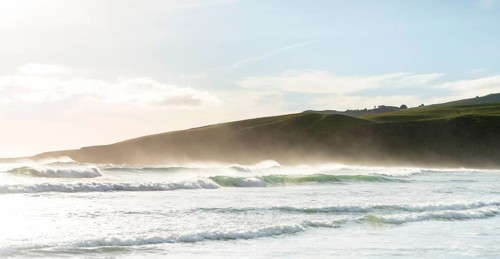 Sea and high waves