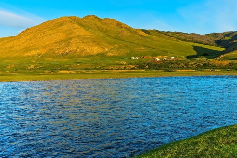Hilly landscape on the Orchon river