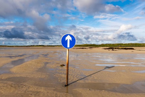 Route marking to the tidal island of Omey Island