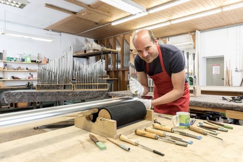 Organ builder