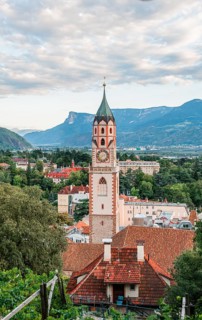 View from Tappeinerweg to Sankt Nikolaus parish church
