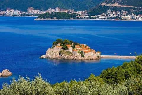 Island Sveti Stefan with dam