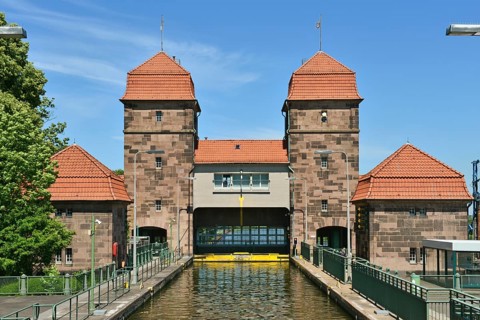 Obergate of the Schachtschleuse with tiled roofs