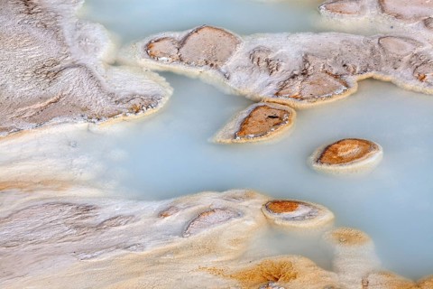 Mineral deposits in Porcelain Basin