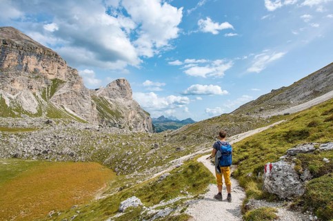 Hikers on the circular trail around the Sella Group