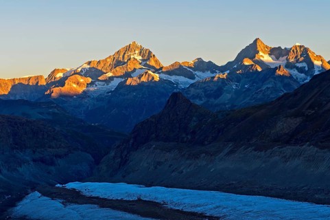 Sunrise at the summits Dent Blanche