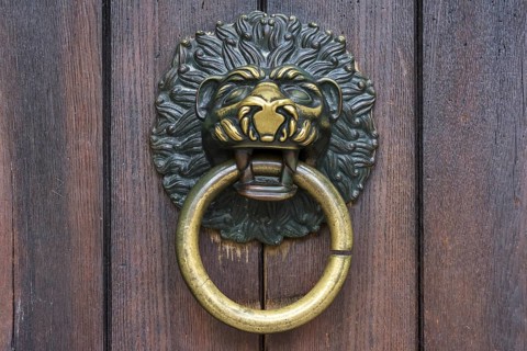Lowenkopf as door knocker at Schottenkirche St. Jakob