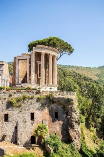 Ruins in park of Villa Gregoriana