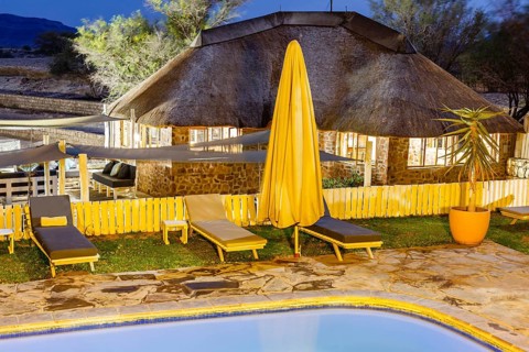 Pool area and Lapa