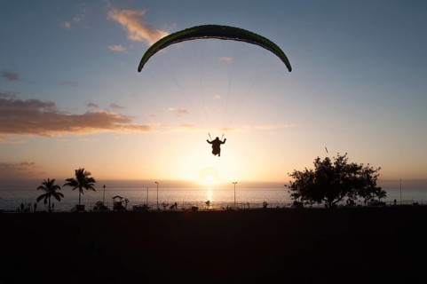 Paraglider on the beach of Puerto Naos