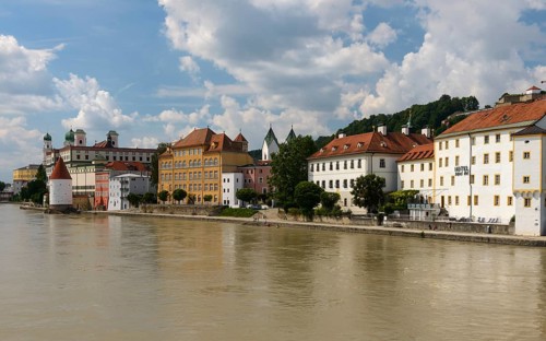 Jesuit church St. Michael and Schaiblingsturm on the quay of the Inn