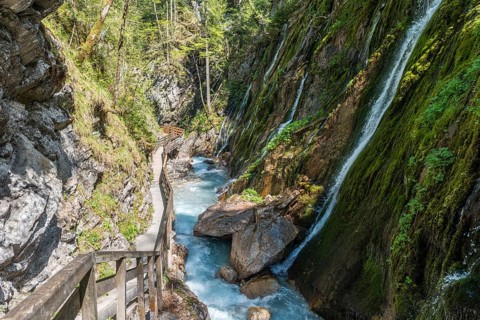 Boardwalk along Wimbach stream