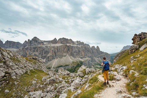 Hikers on the circular trail around the Sella Group