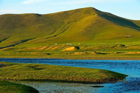 Hilly landscape on the Orchon river