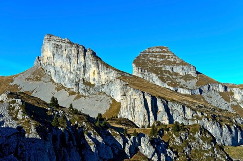 The summit Tour d'Ai and Tour de Mayen