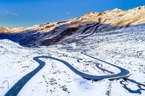 Pass road