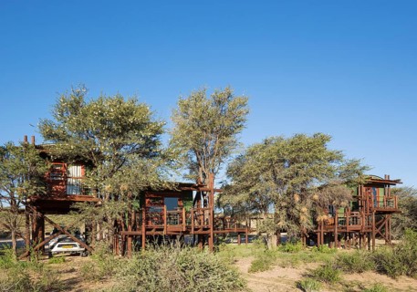 Urikaarus Wilderness Camp with stilt cabins at bank of dry Auob riverbed