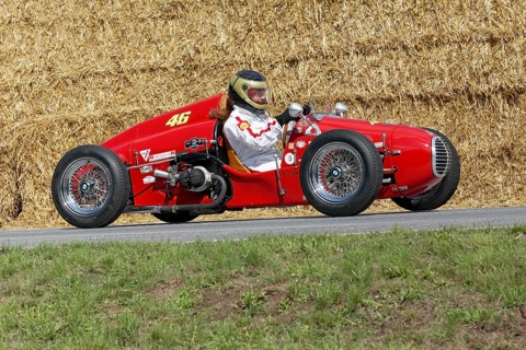 BMW Monopoletta Formula 3 on the circuit