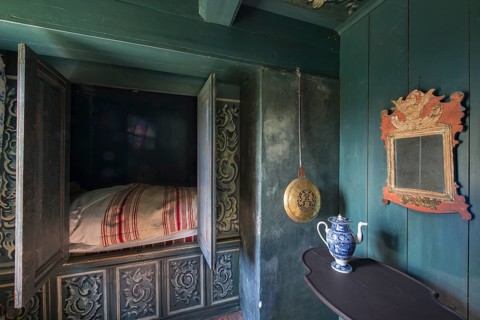 Murphy bed