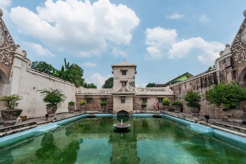 Fountains and pools