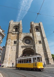 Tram passes by Catedral Se Patriarcal
